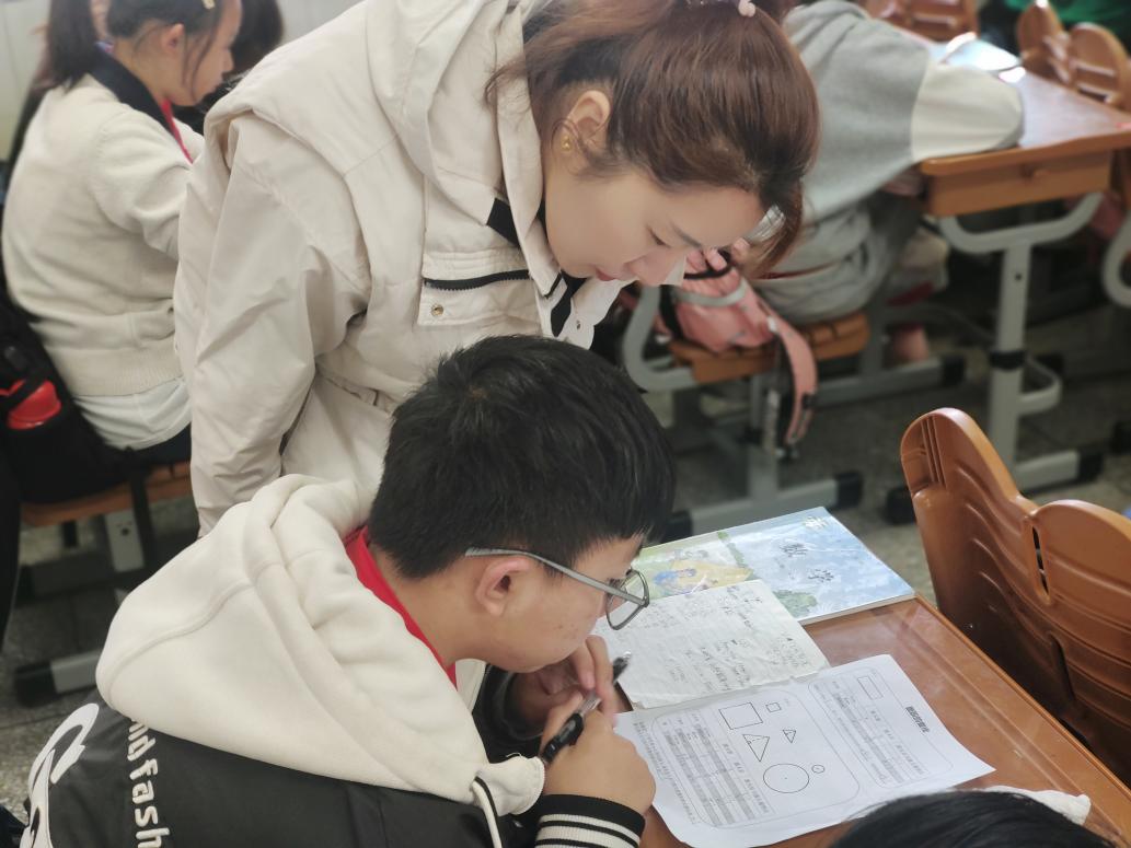 20240326六年级数学组循环听课活动报道_html_134ed50e.jpg