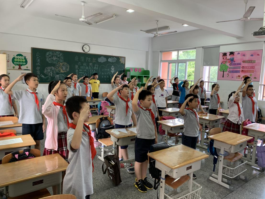 南湾营小学2019-1020第2学期第8周升旗仪式_html_1418d6fb.jpg