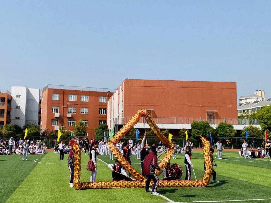 悦动童心，乐享童年2021南湾营小学春季运动会新闻稿_html_5fa8ec61.jpg