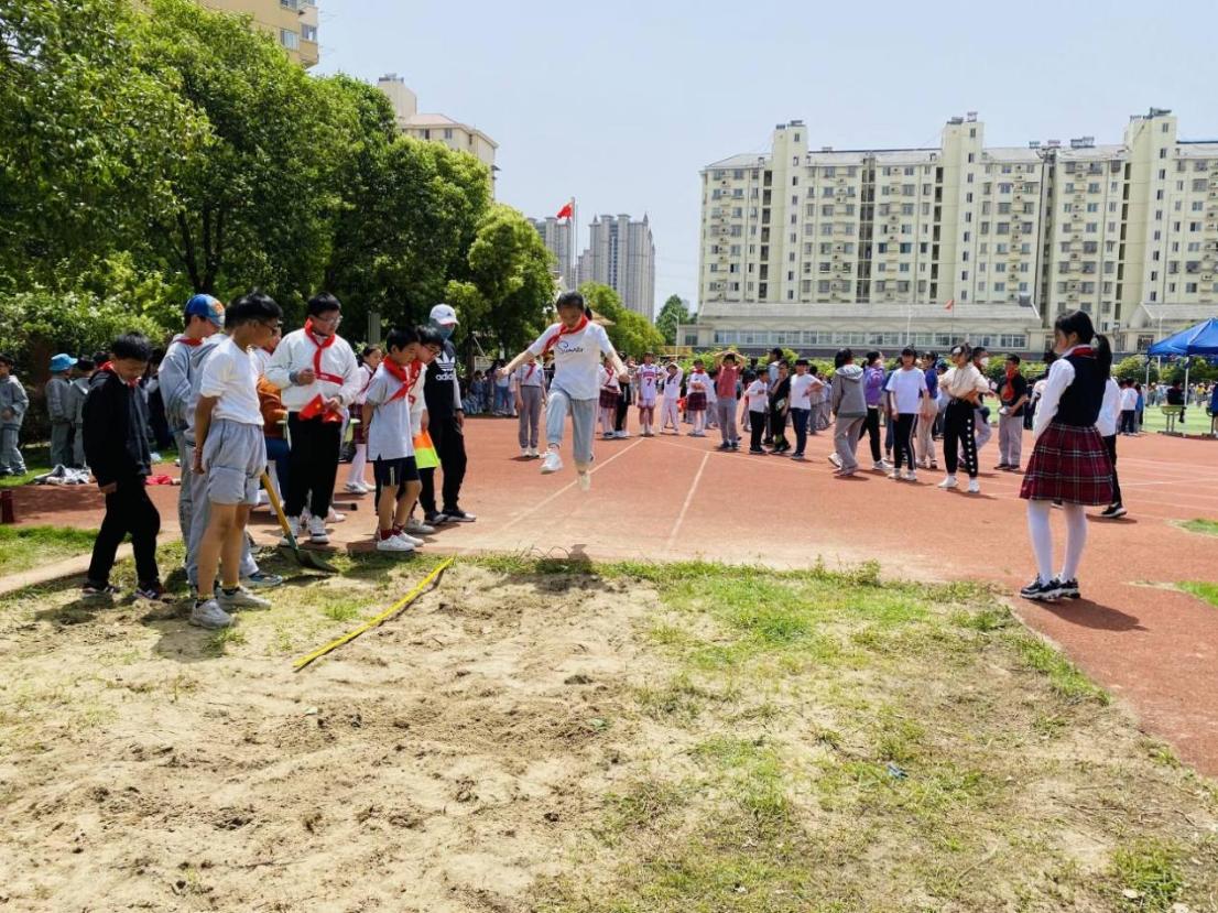 悦动童心，乐享童年2021南湾营小学春季运动会新闻稿_html_10fe487c.jpg