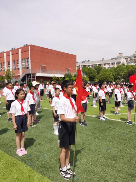 童心向党 队旗伴我成长报道_html_4d3b8164.jpg