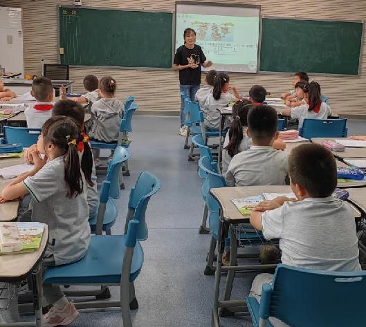 20230927吴海梅童学课堂报道_html_243af4f.jpg