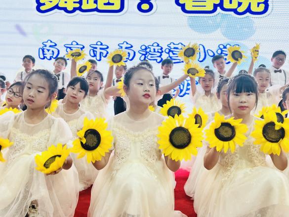20240531六一汇演报道（李嘉靓写）_html_m41aaa44c.jpg