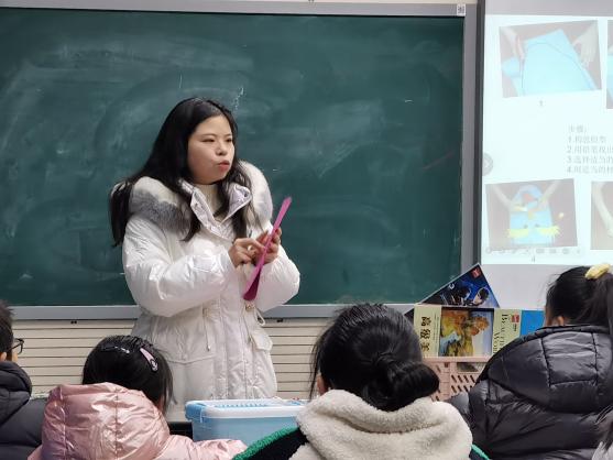 表情丰富 面具传情——南湾营小学“童学课堂”系列研究课第438期_html_m5da36dc8.jpg
