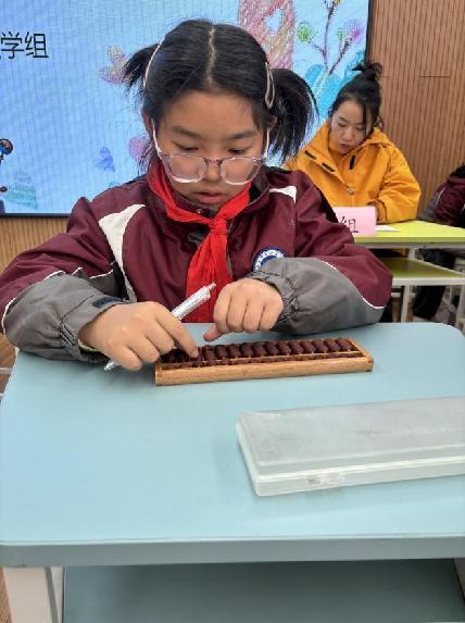 20251127数学组珠算节活动报道_html_m71329d44.jpg