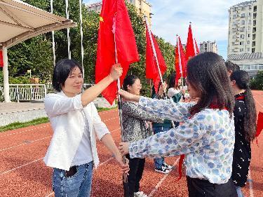 南京市南湾营小学建队日主题活动报道_html_7a10be77.jpg