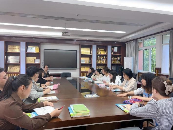20231018数学组校本教研报道_html_m335b2e5c.jpg