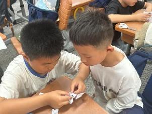 20250516综合实践活动汉字手工新闻稿_html_7ebacbf5.jpg