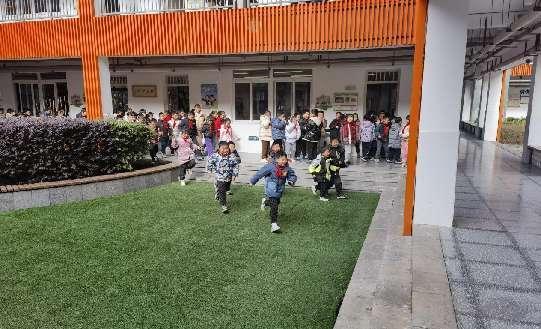 南湾营小学春季开学安全教育系列活动_html_42a70313.jpg