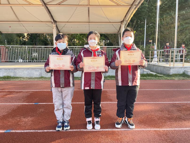换位思考 学会宽容——2023-2024第一学期第十一周升旗仪式_html_58fb0a72.jpg