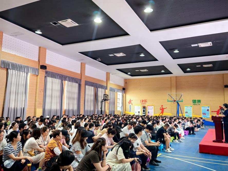 20250626讲师进校园主题活动新闻稿_html_m1990244c.jpg
