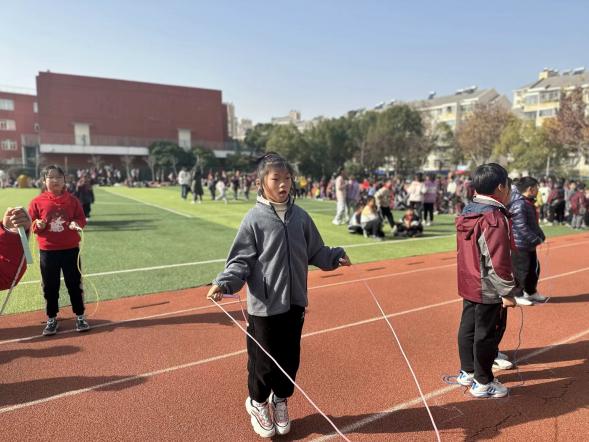 元气满满，童心飞扬——2023年南湾营小学冬季运动会_html_20e82b2f.jpg