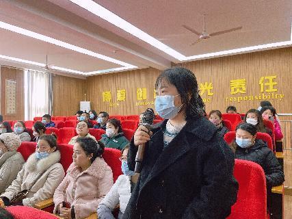 2023127《家庭悦读屋，构建和谐亲子关系》的讲座报道_html_m10056efe.jpg
