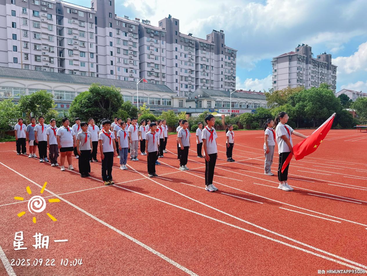 升旗报道_html_m500e0464.jpg