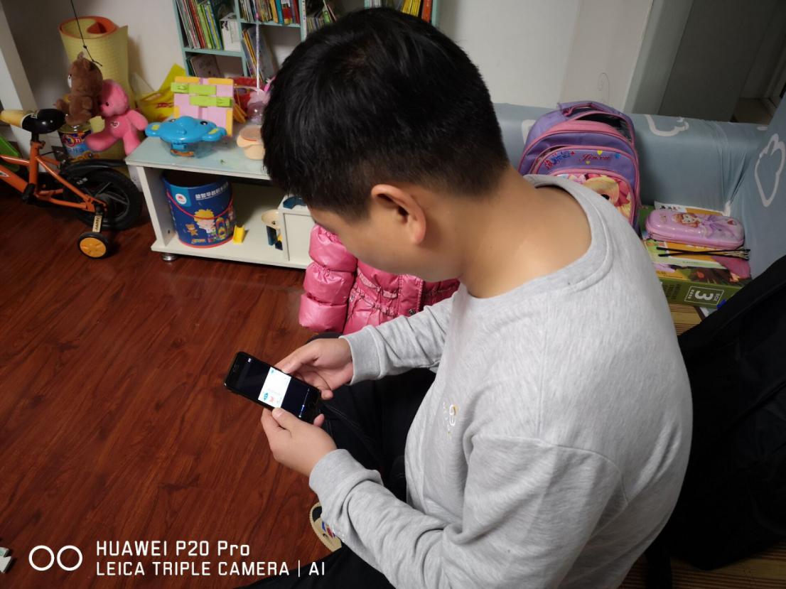隔屏不隔爱，家校共前行-王莉君_html_m4a0599e4.jpg