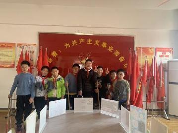 20230310班会大扫除报道_html_50cdd839.jpg