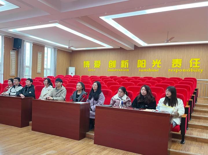 学习两会精神 勇担育人使命_html_m6330d7.jpg