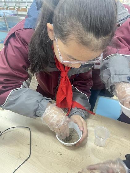 20231122王凡童学课堂新闻稿_html_3f814976.jpg