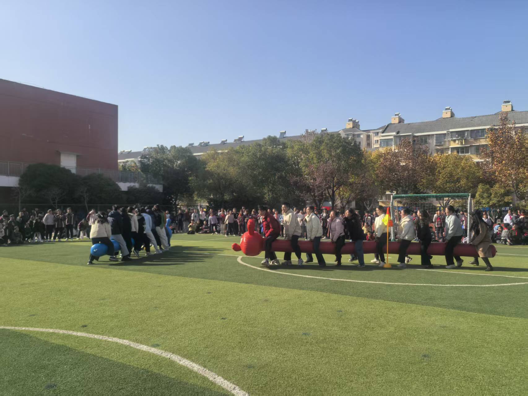 教师 趣味运动会新文稿_html_26a9392d.jpg