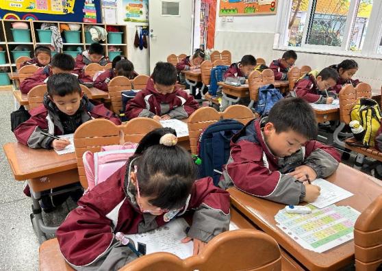20241206南湾营小学一年级常规教育成果展示交流活动（张思敏写）_html_m73dc7e35.jpg