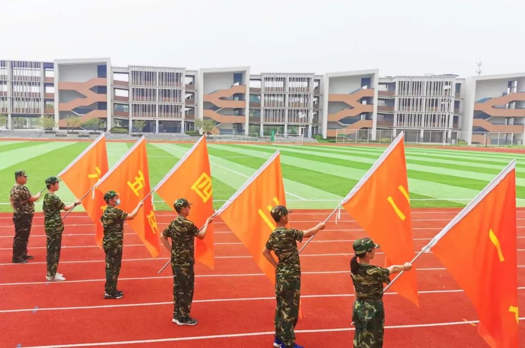 飒爽军姿显风采，国防教育正当时——记南外仙林分校华侨城中学2022年暑假国防教育活动