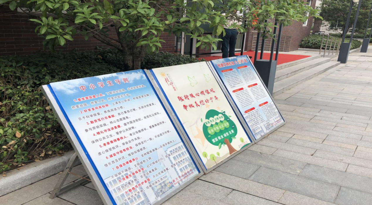 臻美师生携手 共创文明校园_html_m66f1e63f.png