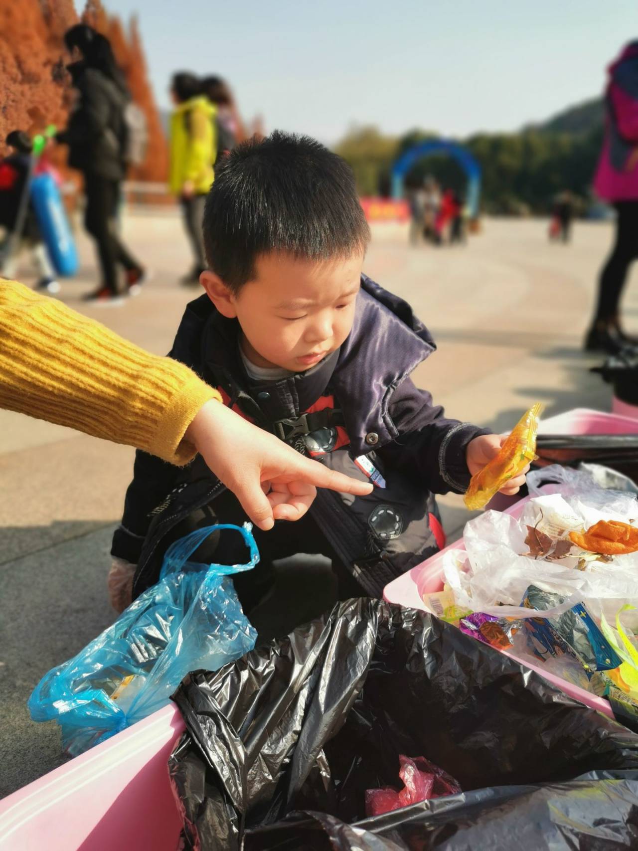 绿色环保徒步走，垃圾分类我先行_html_m885c6c1.jpg