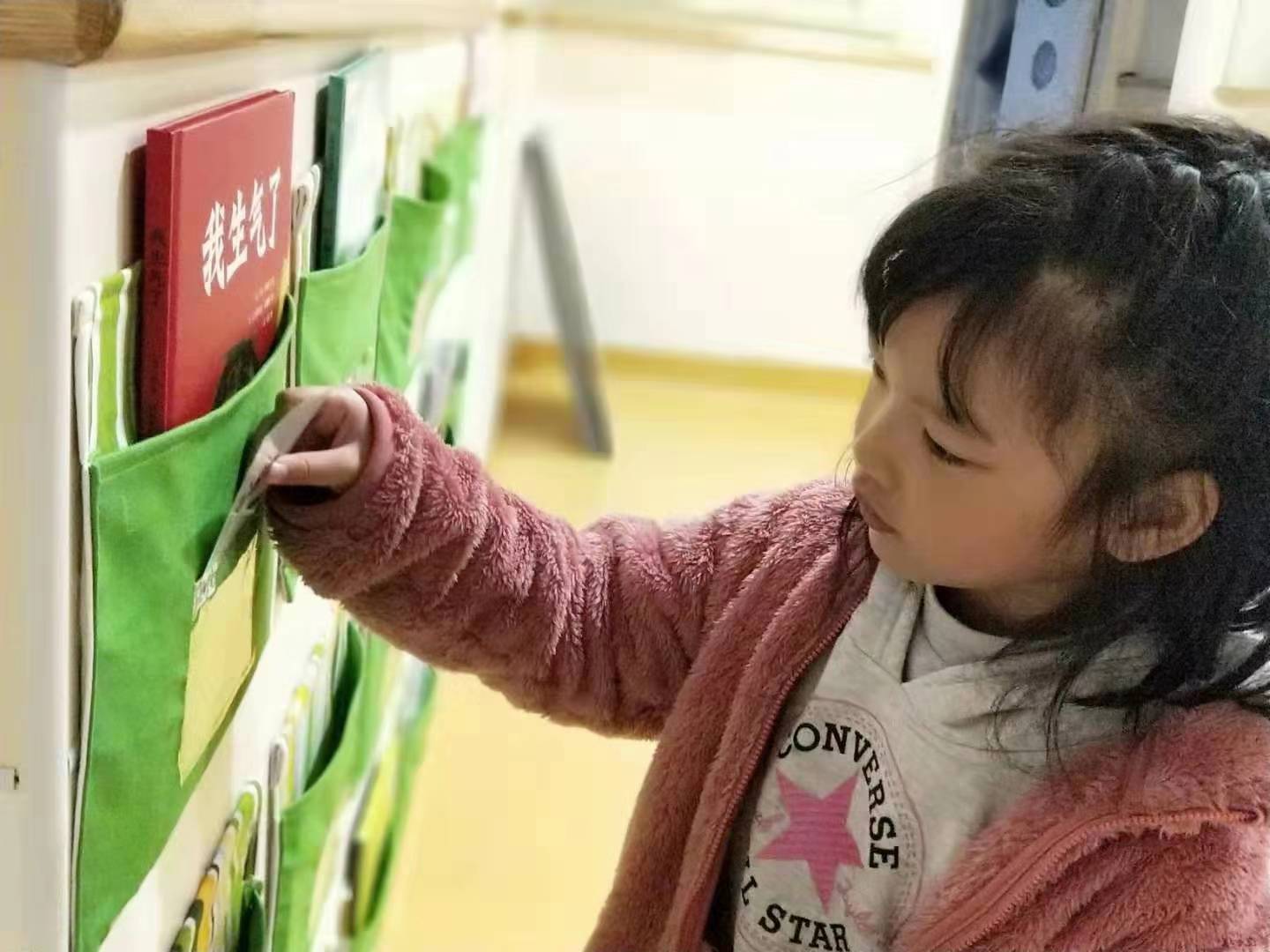 小朋友们借书 (5)