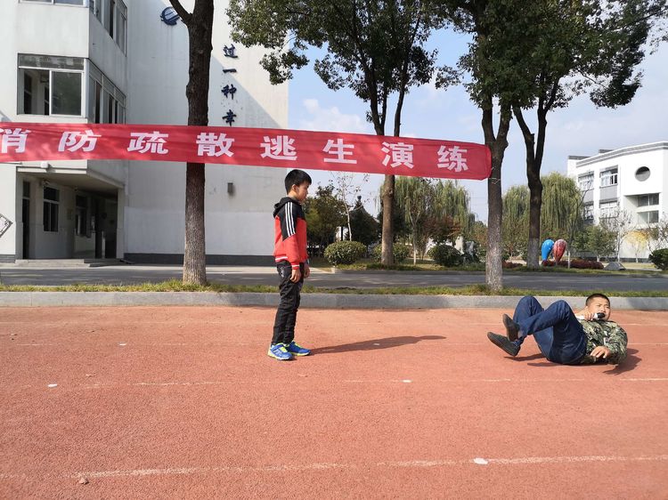 报道_html_3ce0950c.jpg