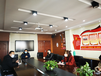 校长储志华，副校长周灵及全体疫情防控小组成员参加了此次会议。.jpg