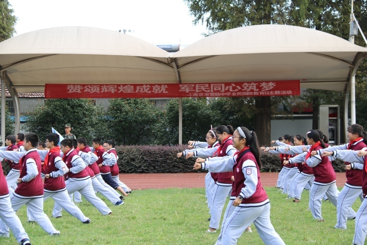 营防中学国防教育日新闻稿_html_m567cd9ce.jpg