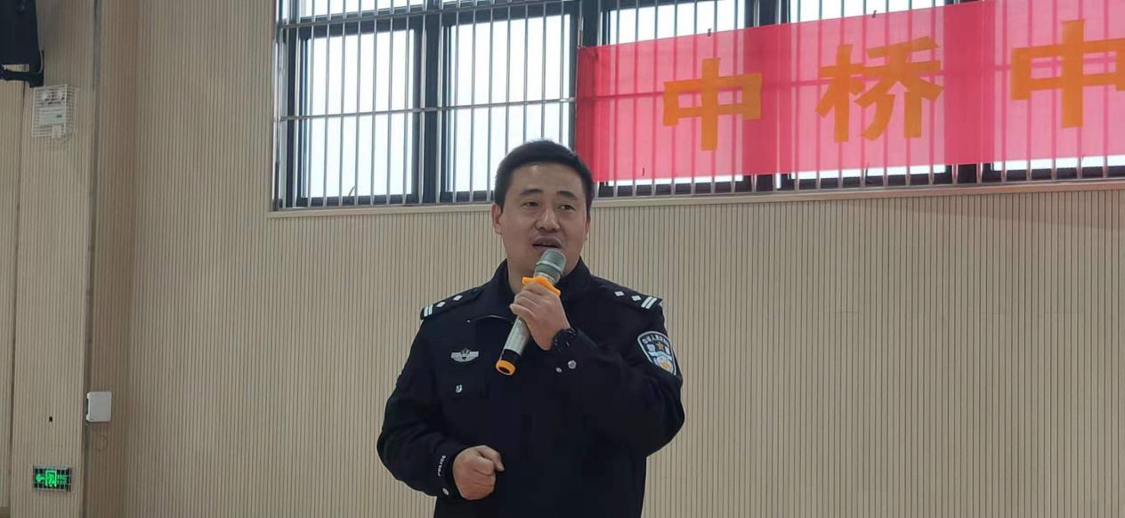 回首过去，展望未来---中桥中学2019-2020学年第一学期散学典礼(2)_html_m4791c619.jpg