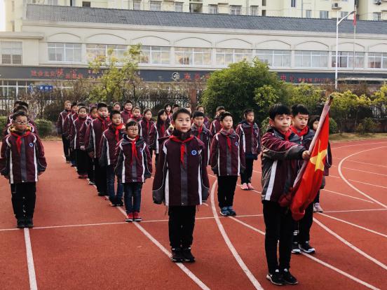 南湾营小学第18周升旗仪式_html_ma8ae7f5.jpg