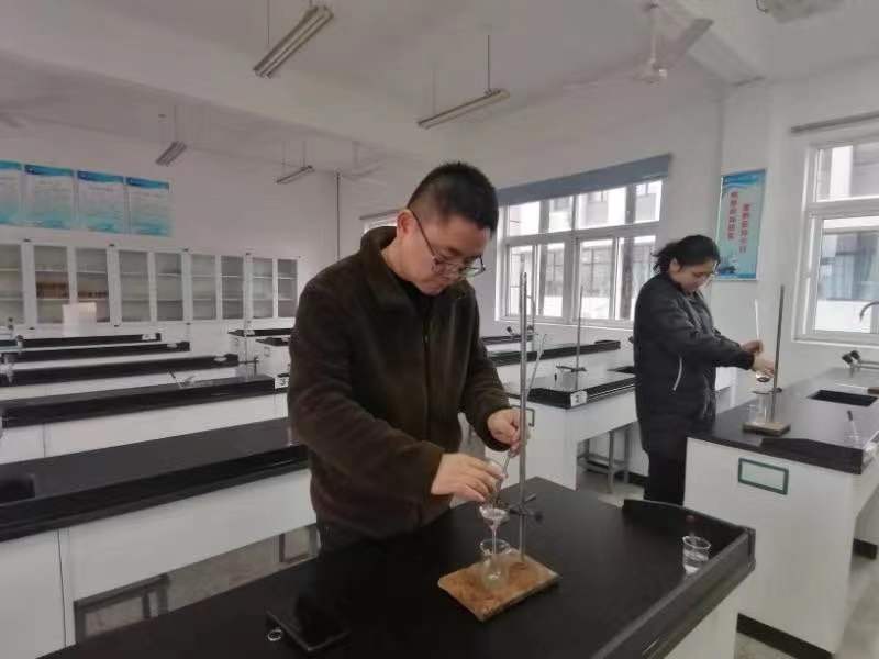 中桥中学理化生教师实验技能竞赛_html_m2765e748.jpg