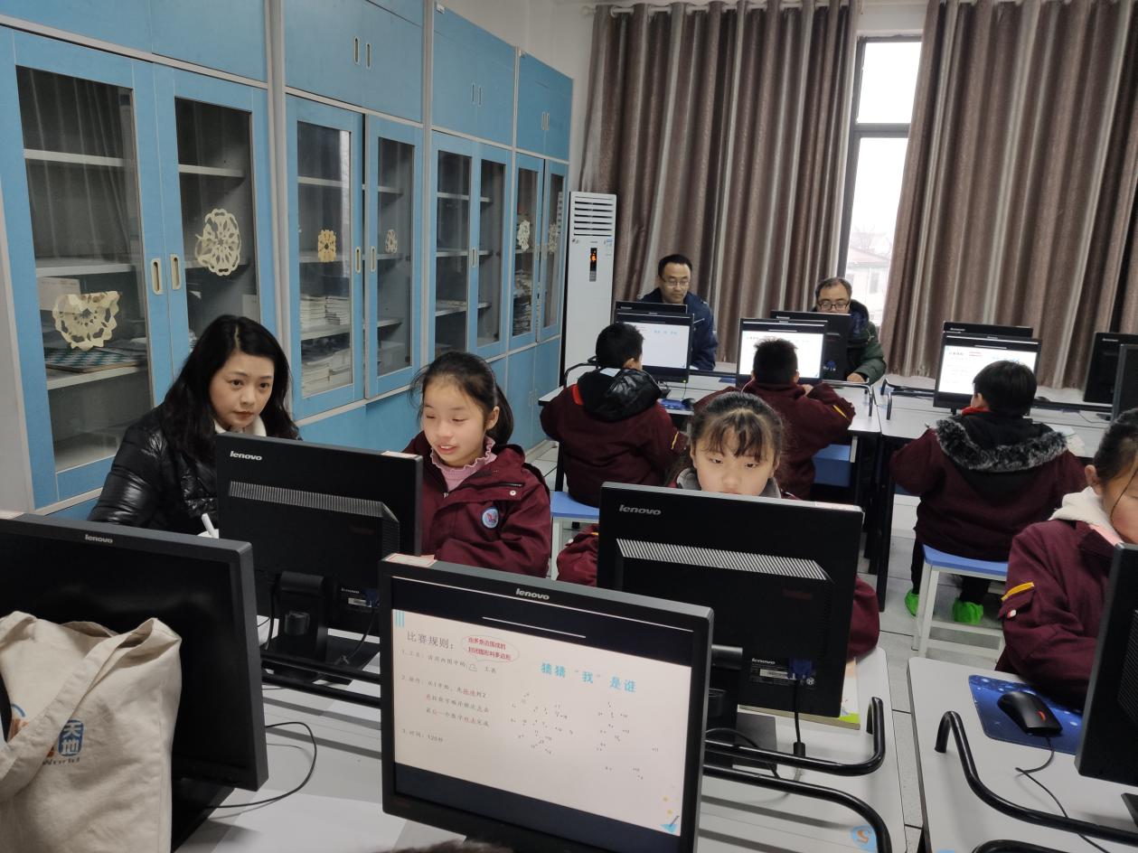 阴雨天也挡不住的教研热情_html_m1f629ae0.jpg