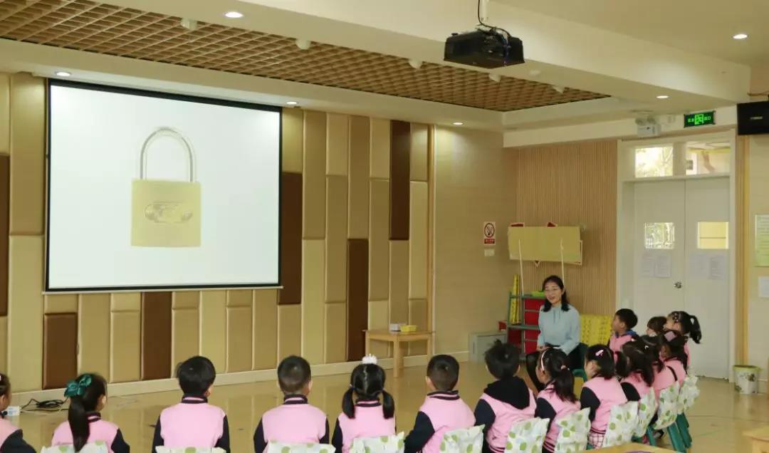 社会组科学组教研活动_html_m7a1403ad.jpg