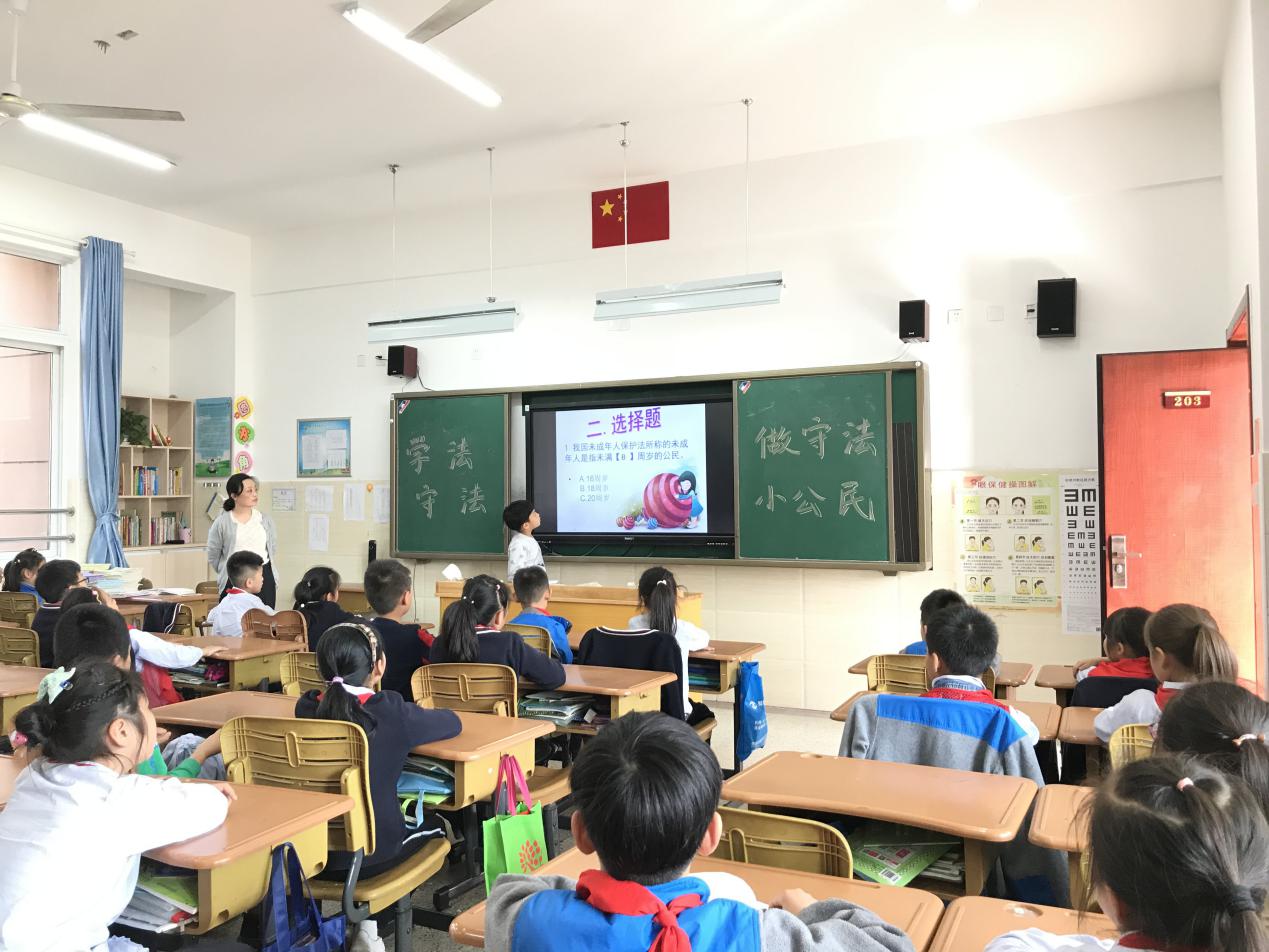 2019依法治校新闻稿(2) - 副本_html_m36602617.jpg