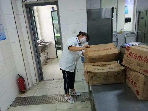 膳食委员会家长代表进校参与食堂膳食监管
