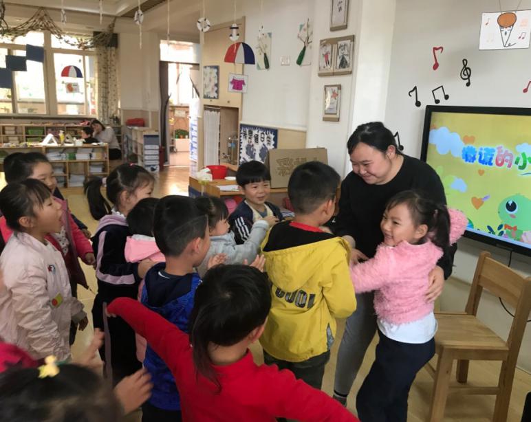 20191018家园启新知，书香润童心——中班年级组故事团活动_html_6fa24b8e.jpg