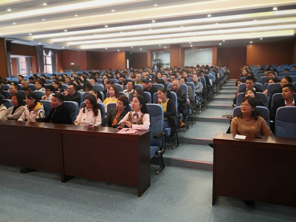 家长会报道_html_m7ce1f3f1.jpg