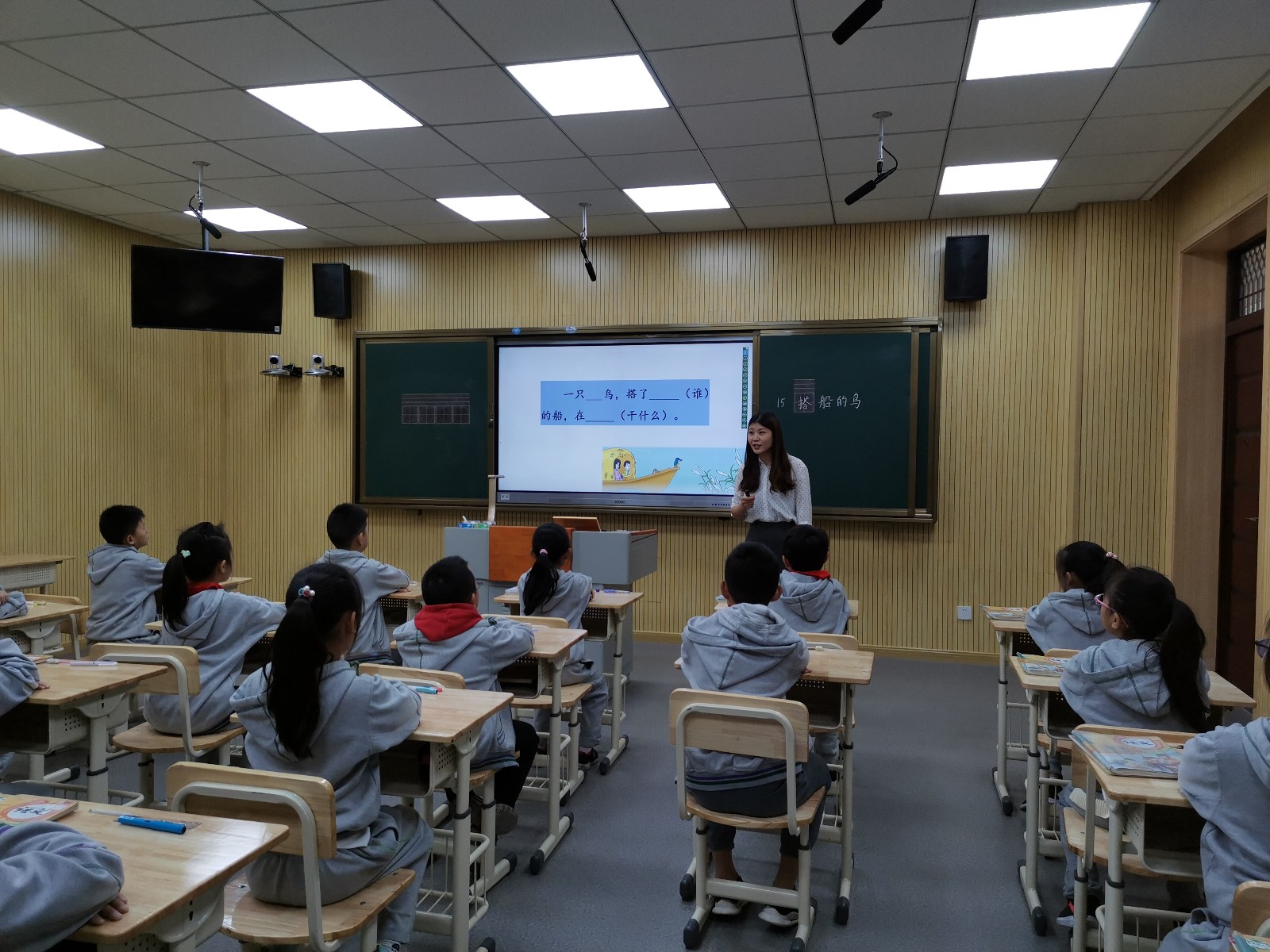 偶然识翠鸟   童心细观察——记紫金小学知新课堂
