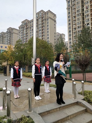 陈焜国旗下讲话.JPG
