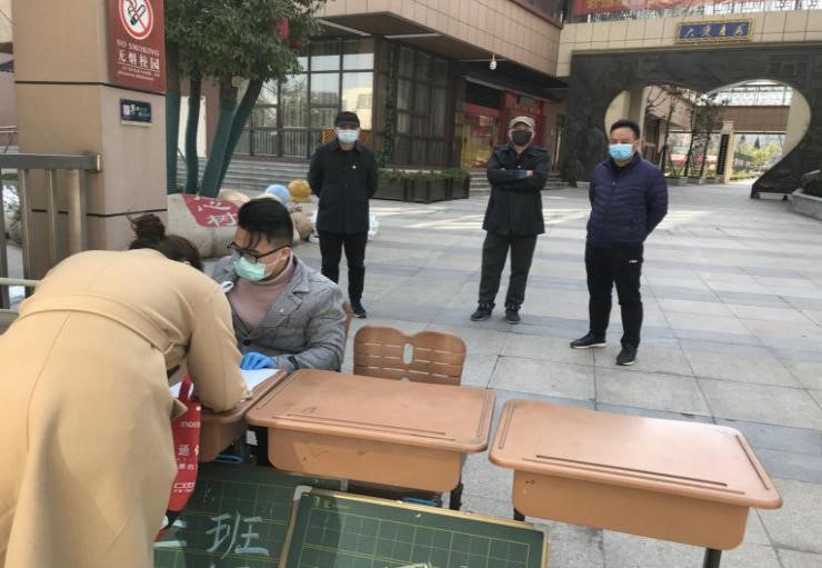 【大爱青秀】疫情阻断求学路 青小送书暖人心