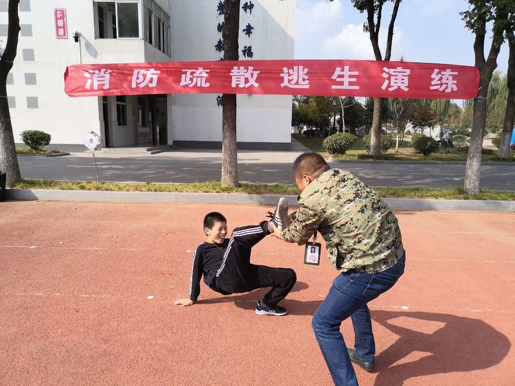 报道_html_1f5a85f7.jpg