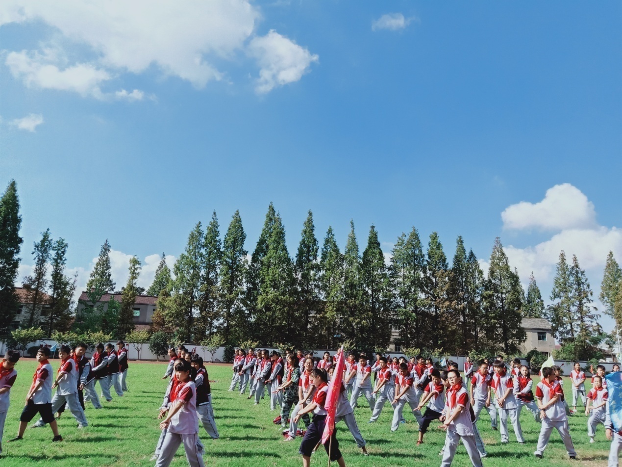 营防中学国防教育日新闻稿_html_m1db46b2b.jpg