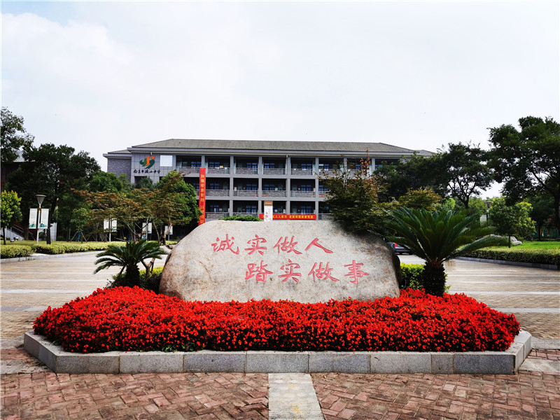 摄中大门_副本.jpg