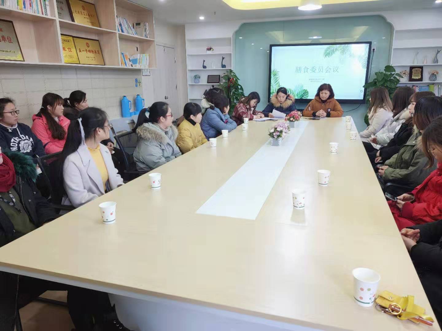 【乐活龙幼•安全第一】家园同心，携手共育 ——记龙潭幼儿园龙岸二园膳食委员会总结会议