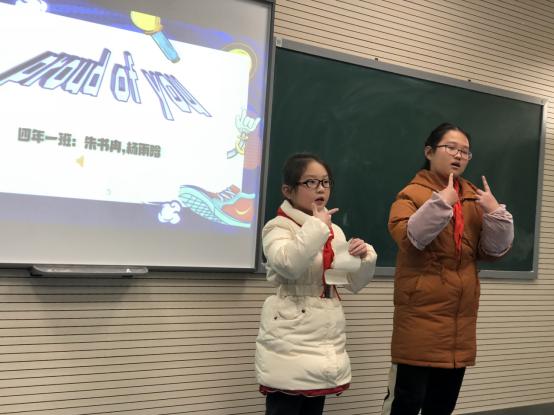 南湾营小学第五届英文歌曲大赛圆满落幕_html_52ec1503.jpg