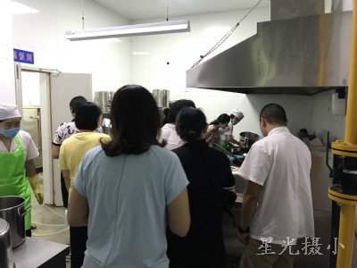 我校的食堂管理水平定会锦上添花，更上一层楼。.jpg