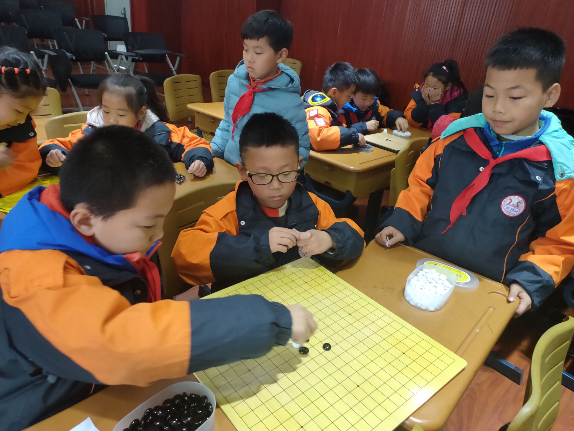五子棋比赛报道_html_5d88c4b9.jpg